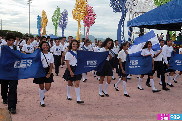 Inician los desfiles patrios