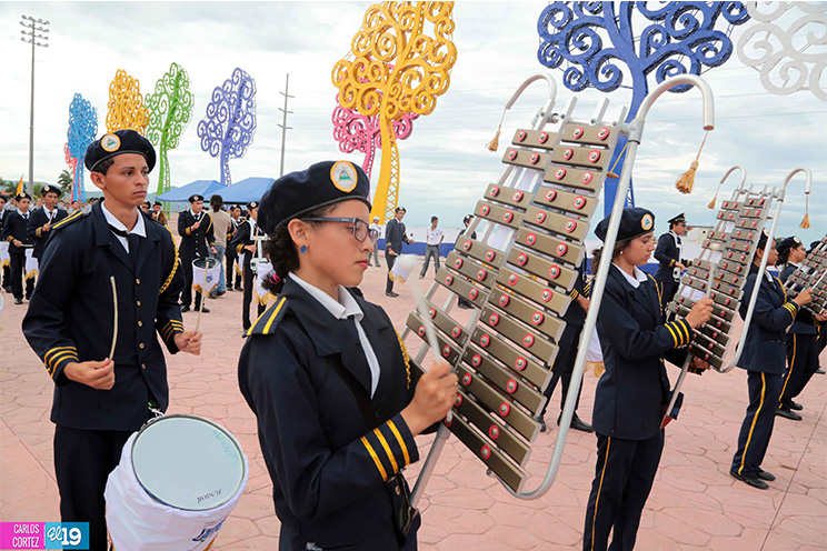 Inician los desfiles patrios