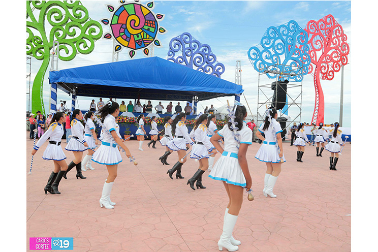 Inician los desfiles patrios