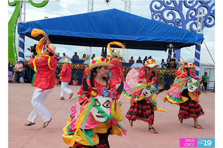 Inician los desfiles patrios