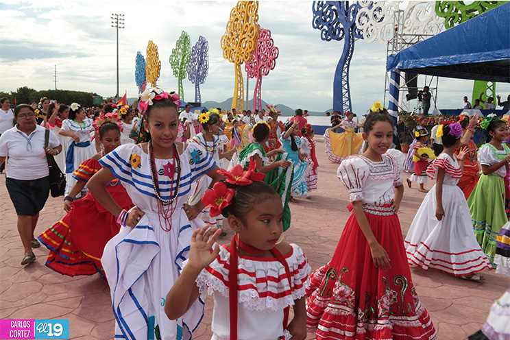 Inician los desfiles patrios