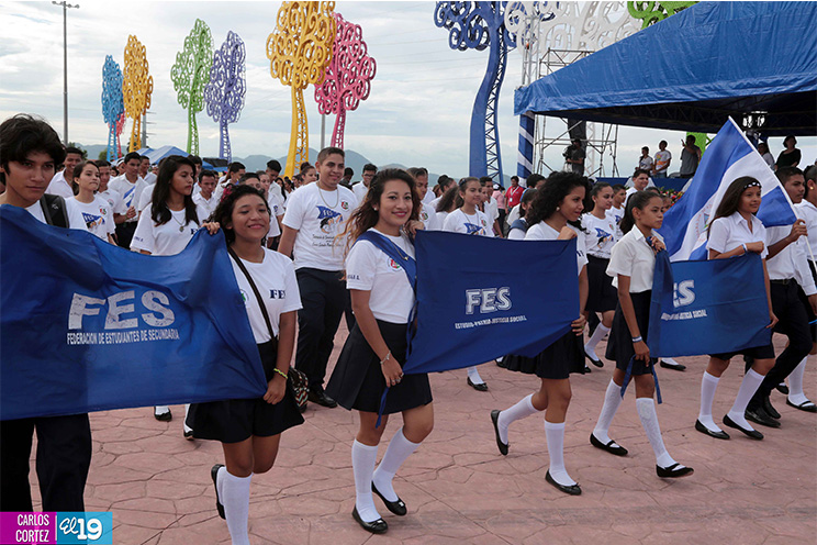 Inician los desfiles patrios