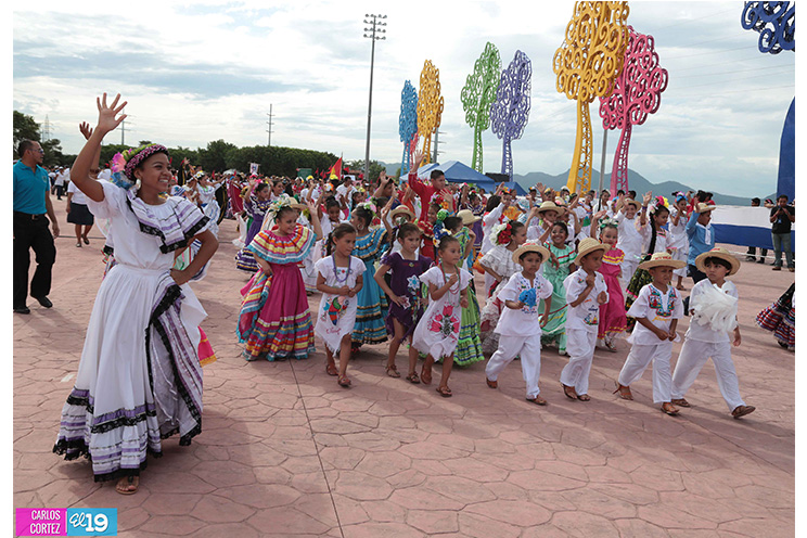 Inician los desfiles patrios