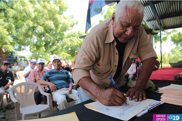Bono Productivo Alimentario llega a familias de Mateare