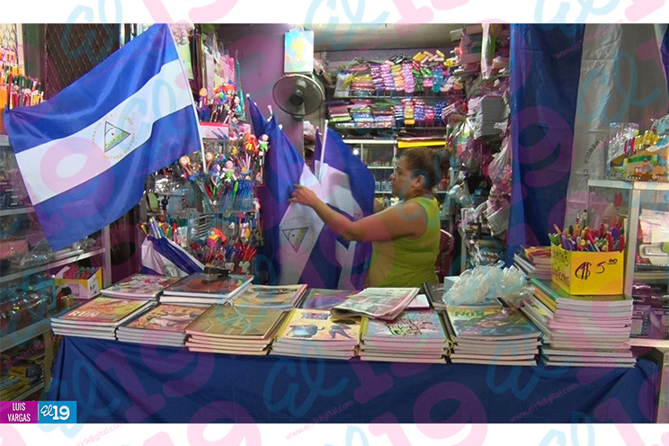 Comerciantes con gran variedad de oferta para celebrar el mes patrio