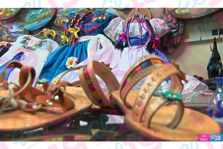 Comerciantes con gran variedad de oferta para celebrar el mes patrio