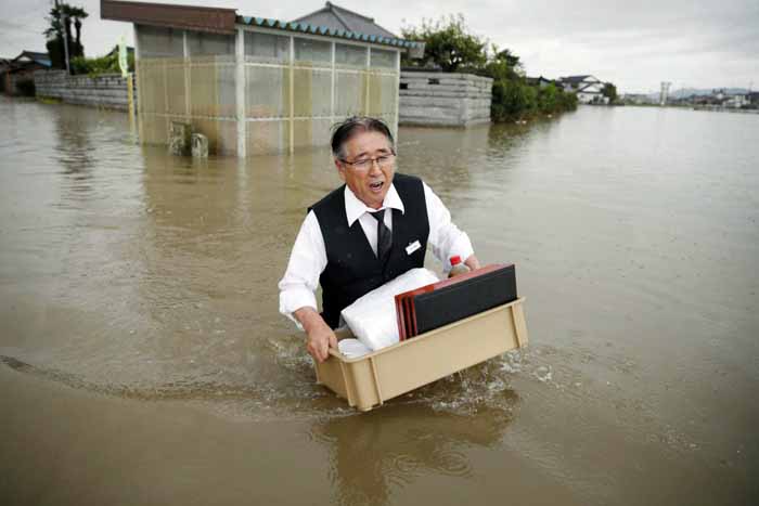 Japón sufre sus mayores inundaciones en décadas (VIDEO)