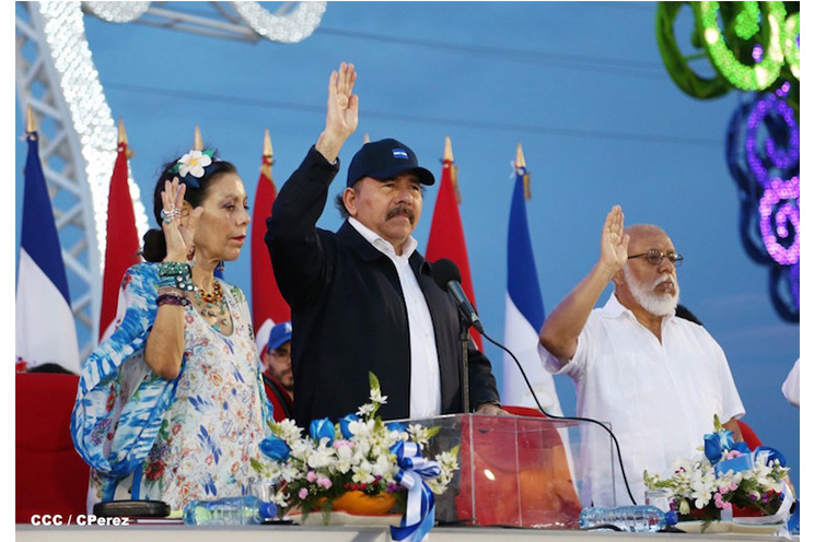 Presidente Daniel y Compañera Rosario participan del Desfile Patrio 2015