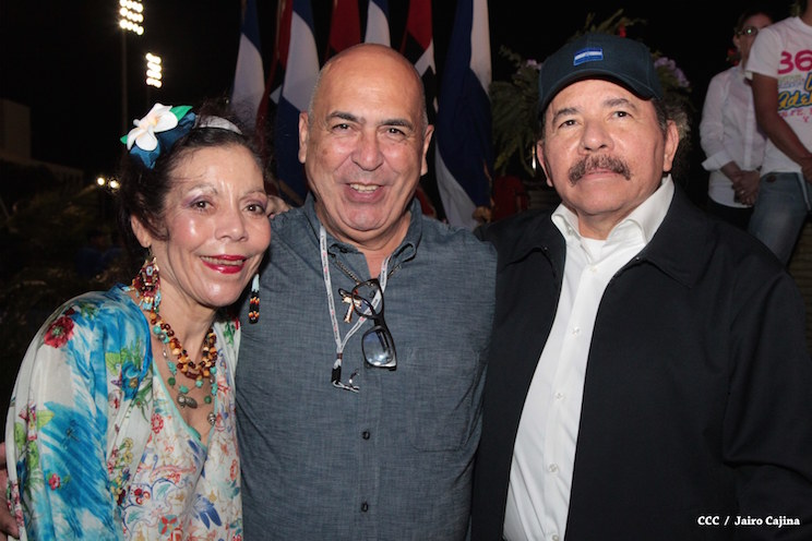 Presidente Daniel y Compañera Rosario participan del Desfile Patrio 2015