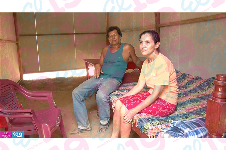 Familias afectadas por sismos en El Sauce construyen sus refugios temporales 