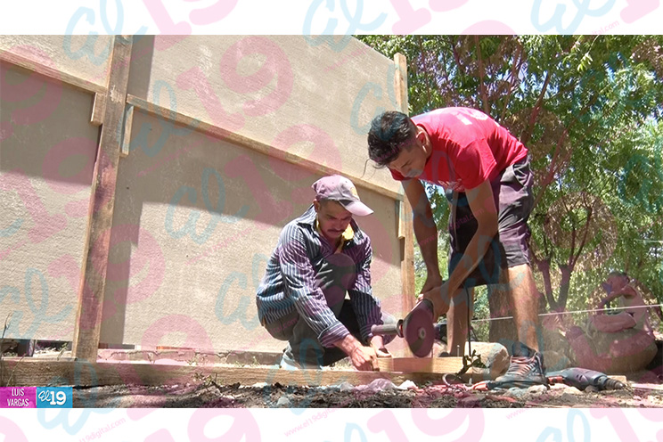 Familias afectadas por sismos en El Sauce construyen sus refugios temporales 