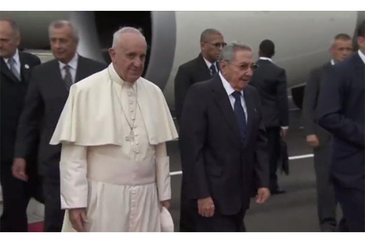 El Papa Francisco es recibido por Raúl en histórica visita a Cuba (FOTOS, VIDEOS)