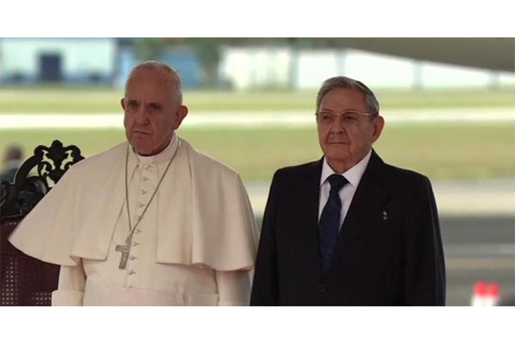 El Papa Francisco es recibido por Raúl en histórica visita a Cuba (FOTOS, VIDEOS)