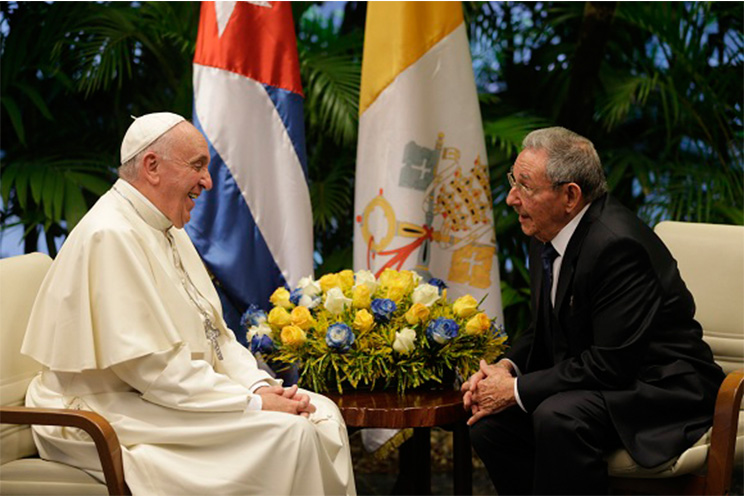 Papa Francisco realiza visita de cortesía al Comandante Raúl Castro (FOTOS, VIDEO)