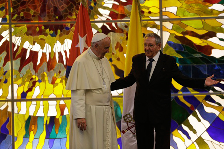 Papa Francisco realiza visita de cortesía al Comandante Raúl Castro (FOTOS, VIDEO)