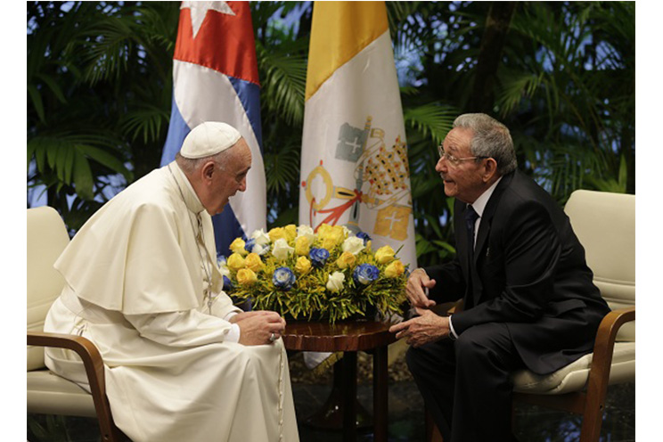 Papa Francisco realiza visita de cortesía al Comandante Raúl Castro (FOTOS, VIDEO)