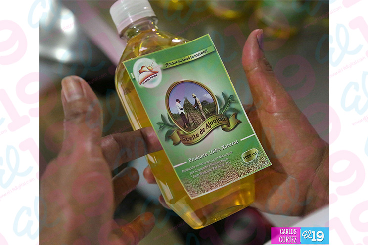 Manos laboriosas de Achuapa innovan productos a través del procesamiento de Ajonjolí
