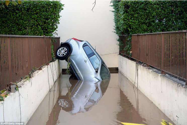 Al menos 16 muertos por inundaciones en Riviera Francesa (FOTOS, VIDEO)