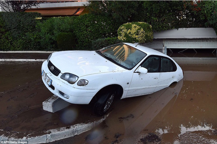 Al menos 16 muertos por inundaciones en Riviera Francesa (FOTOS, VIDEO)