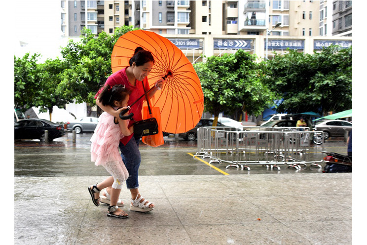 Alerta Roja en China por paso de tifón Mujigae; se reportan 4 muertos y decenas de miles evacuados (FOTOS, VIDEOS)