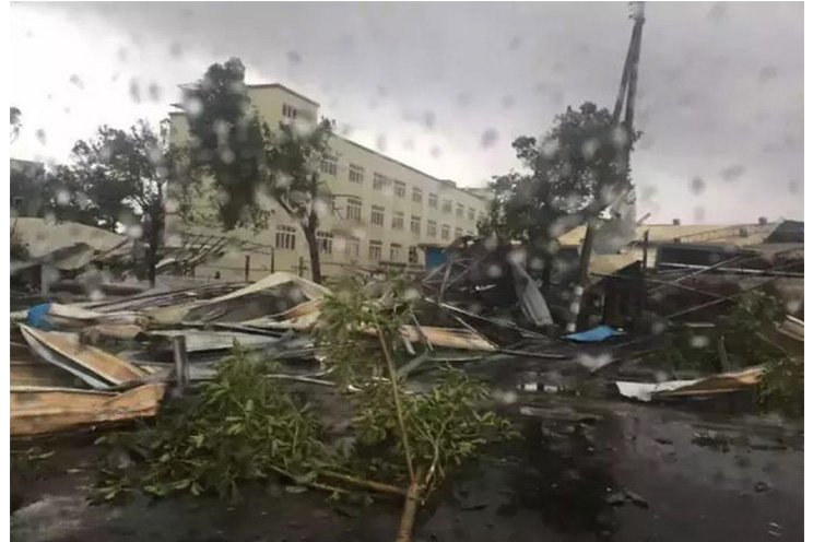 Alerta Roja en China por paso de tifón Mujigae; se reportan 4 muertos y decenas de miles evacuados (FOTOS, VIDEOS)