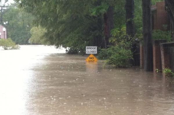 Inundaciones dejan 13 muertos en Carolina del Norte y del Sur