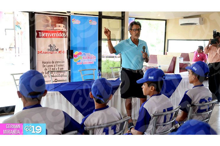 Peloteritos de la Selección Nacional Infantil Sub 12 comparten experiencias con el Big Leaguer Denis Martínez
