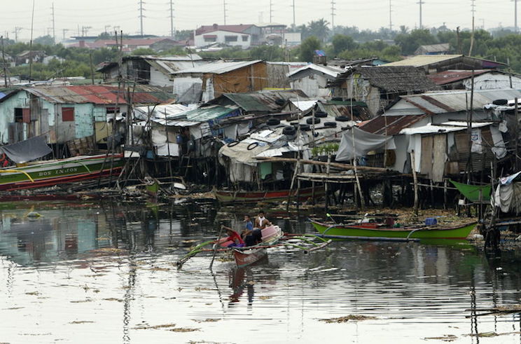 Al menos 4 muertos y 25,000 evacuados en Filipinas por el azote de Koppu