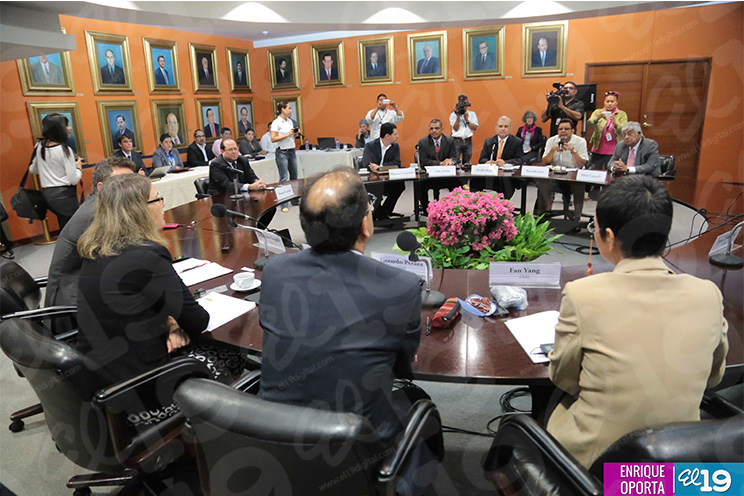 Gabinete económico se reúne con representantes del FMI