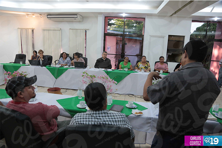 Gobierno promueve consenso y diálogo entre productores y comerciantes de tomate