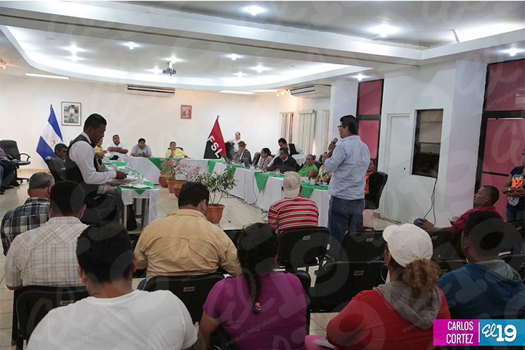 Gobierno promueve consenso y diálogo entre productores y comerciantes de tomate