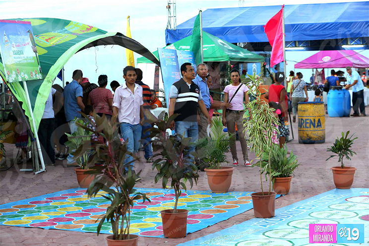 Ferias Solidarias han resultado todo un éxito en la Plaza de La Fe