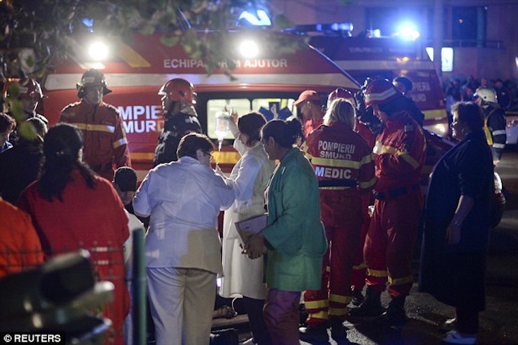 Rumania: temen aumente cifra de muertos por incendio en club