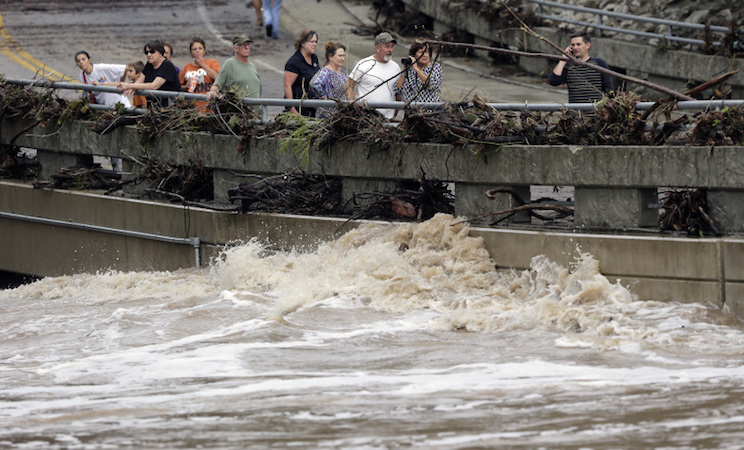 Tormenta en Texas deja dos muertos, además de daños e inundaciones