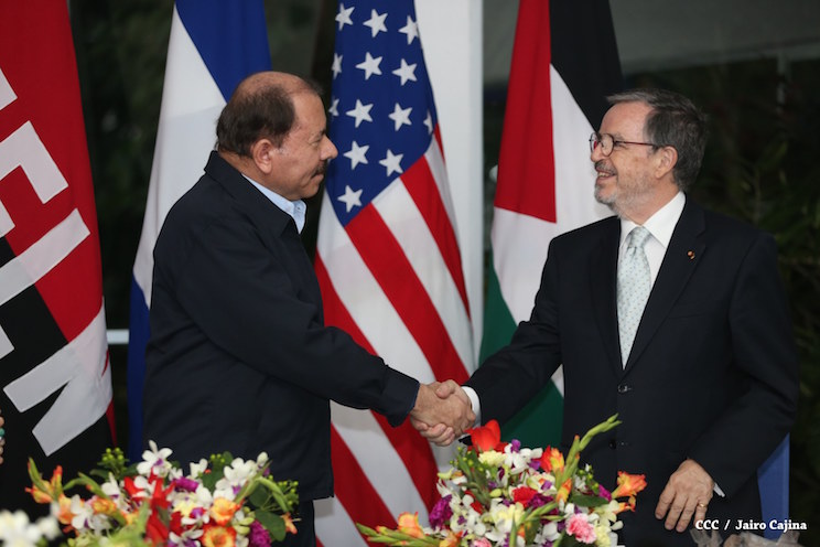 Daniel y Rosario reciben cartas credenciales de embajadores de Chile, Francia, EEUU y Palestina