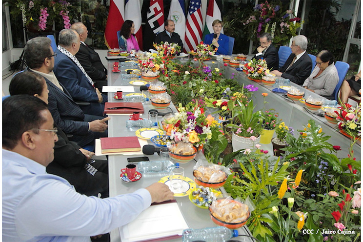 Daniel y Rosario reciben cartas credenciales de embajadores de Chile, Francia, EEUU y Palestina