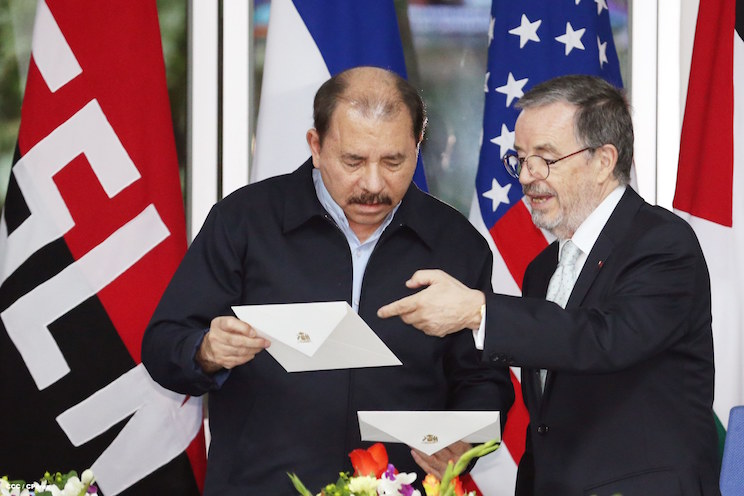 Daniel y Rosario reciben cartas credenciales de embajadores de Chile, Francia, EEUU y Palestina