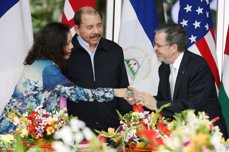 Daniel y Rosario reciben cartas credenciales de embajadores de Chile, Francia, EEUU y Palestina