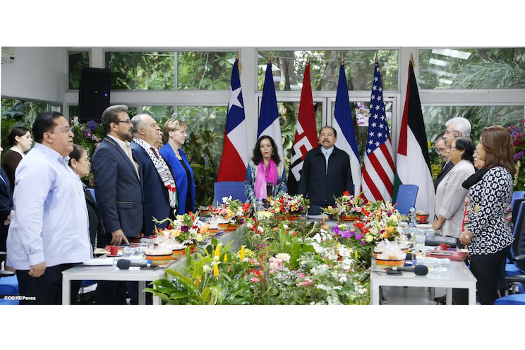 Daniel y Rosario reciben cartas credenciales de embajadores de Chile, Francia, EEUU y Palestina