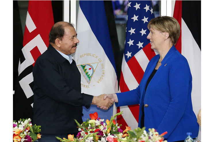 Daniel y Rosario reciben cartas credenciales de embajadores de Chile, Francia, EEUU y Palestina