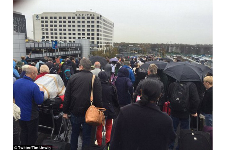Detenido un francés armado en el aeropuerto de Gatwick