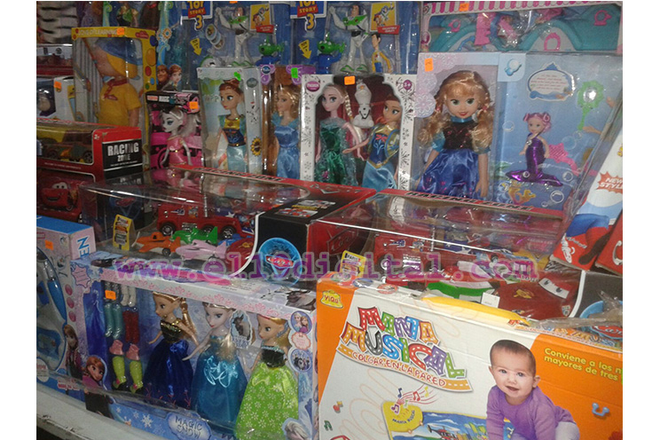 Comerciantes entusiasmados en inicio de temporada navideña