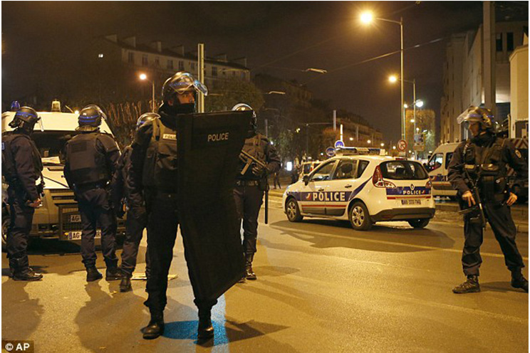 Masivo operativo en suburbio de París deja dos muertos y 7 heridos