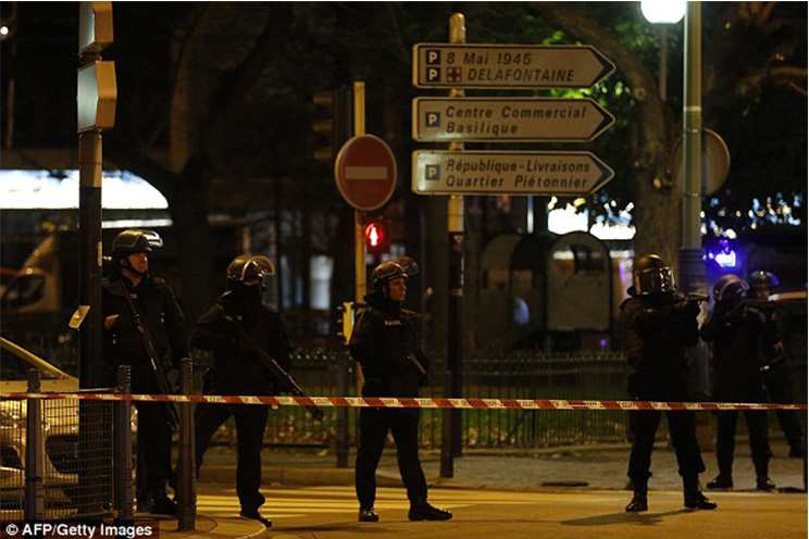 Masivo operativo en suburbio de París deja dos muertos y 7 heridos