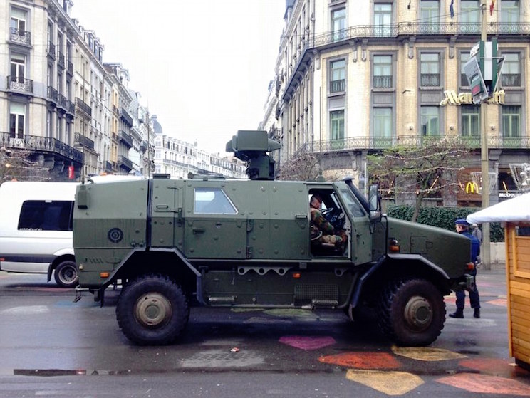 Bélgica cierra metro de Bruselas y eleva alerta en la ciudad al nivel más alto