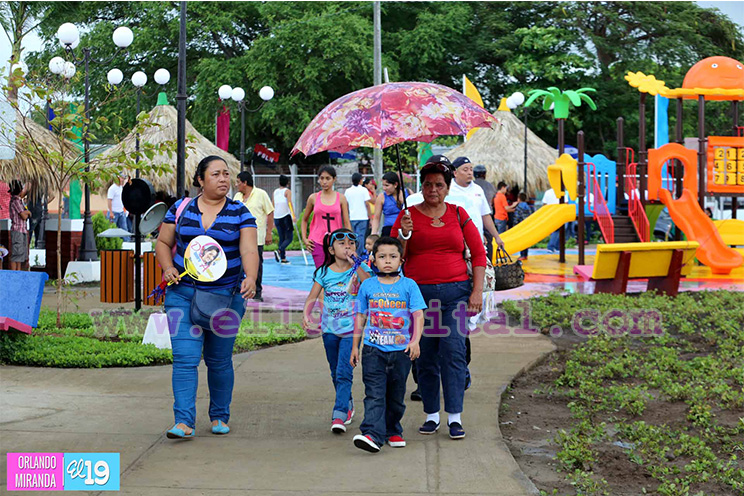 EPN inaugura obra de reconstrucción del Puerto San Jorge