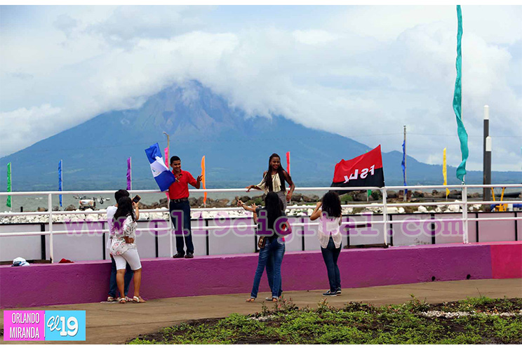 EPN inaugura obra de reconstrucción del Puerto San Jorge