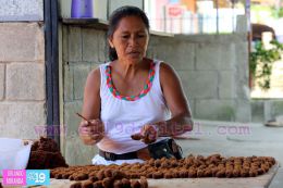 Dulceros granadinos preparados para las festividades marianas