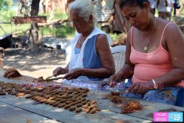 Dulceros granadinos preparados para las festividades marianas