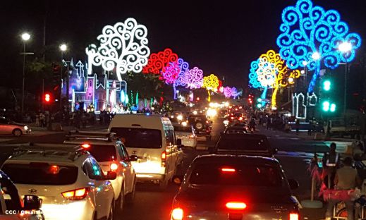 Altares marianos en Avenida de Bolívar a Chávez